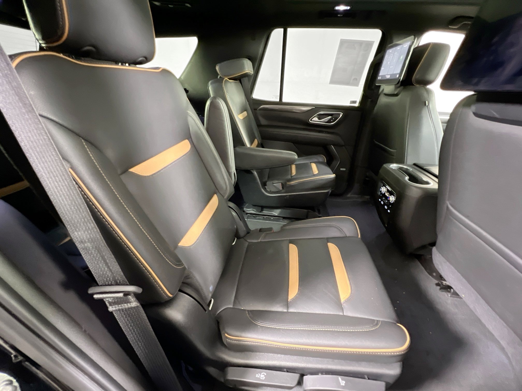 Used 2021 GMC Yukon AT4 w/ AT4 Premium Package AWD/4WD image 27