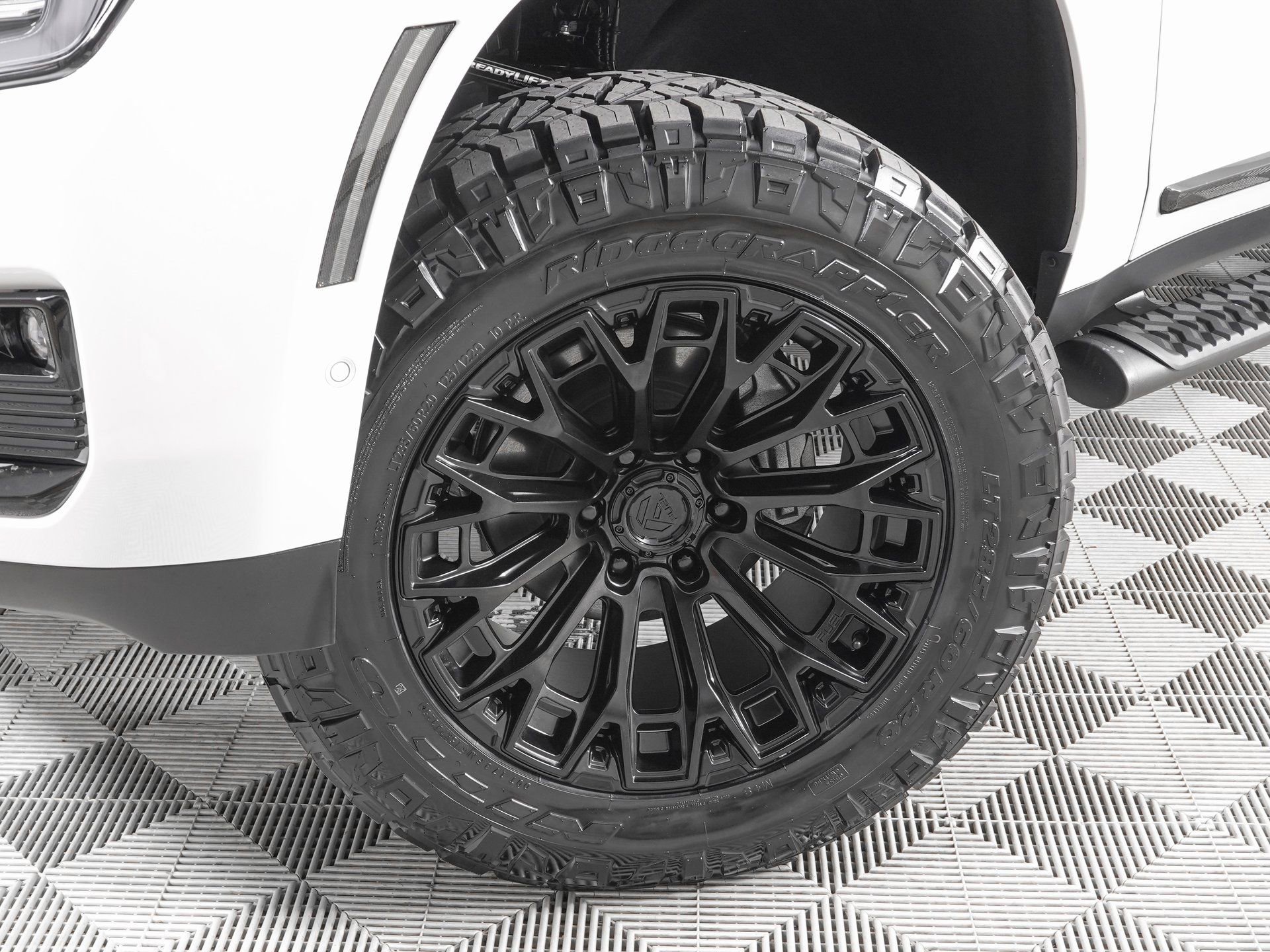 Used 2026 GMC Yukon Denali w/ Advanced Technology Package image 34