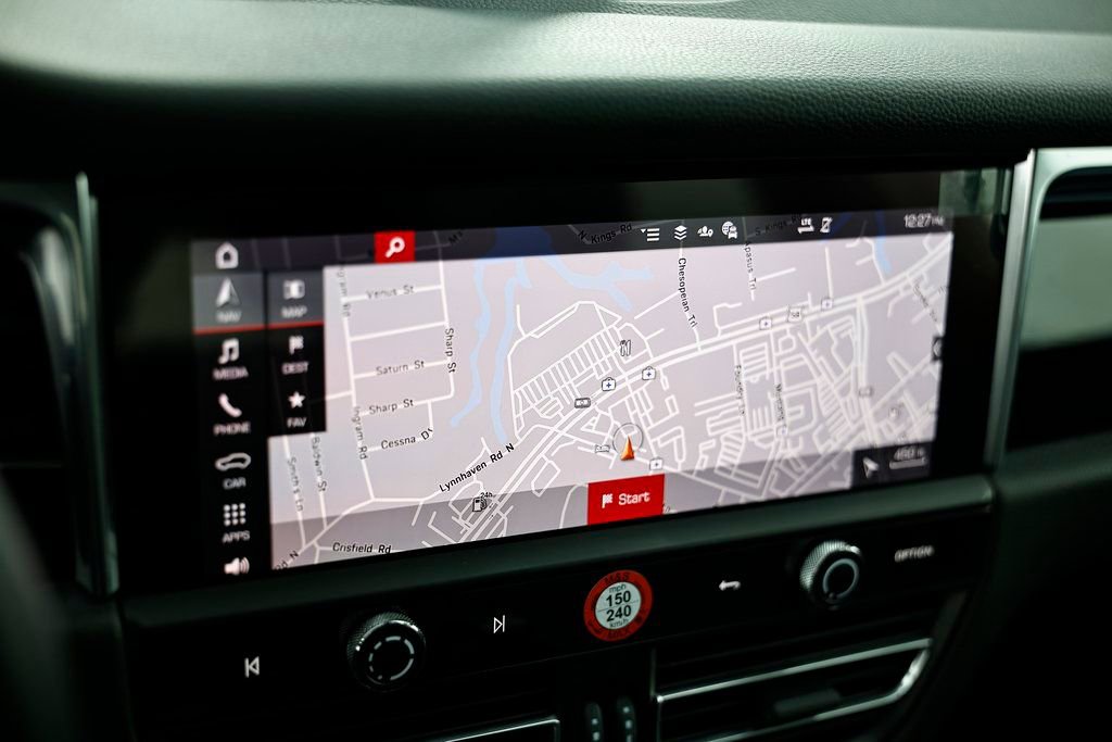 Certified 2025 Porsche Macan AWD/4WD image 40
