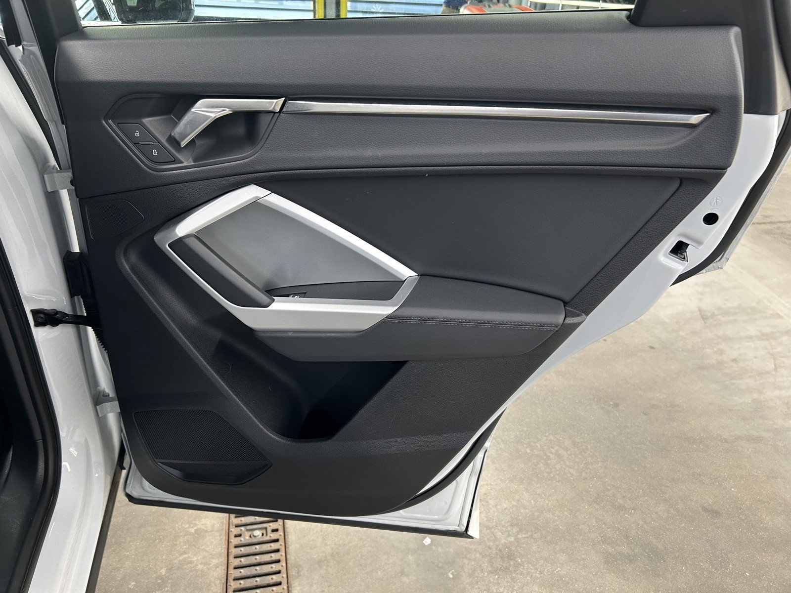 Used 2025 Audi Q3 2.0T Premium image 16