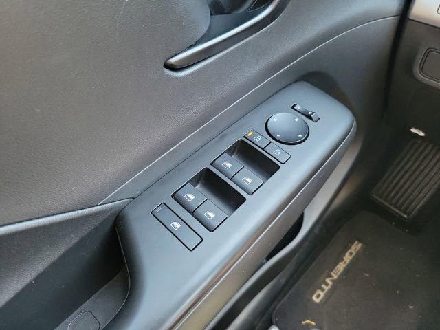 Used 2025 Hyundai Kona SEL image 26