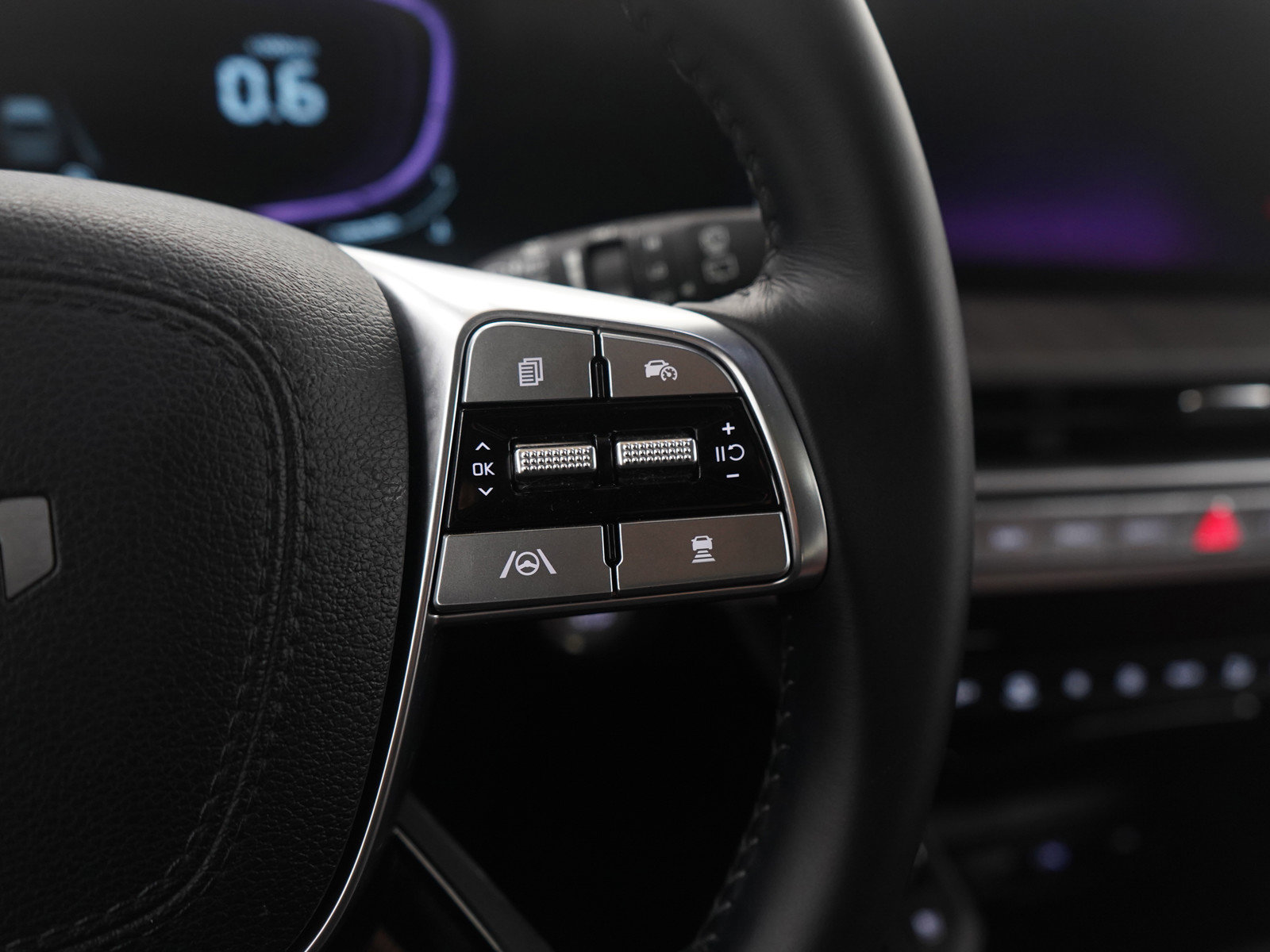 Used 2024 Kia Telluride EX w/ EX Captain's Chair Package image 29