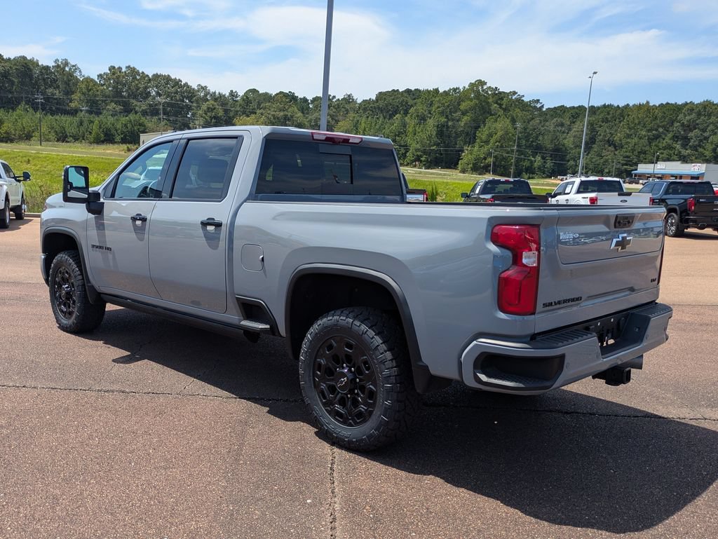Used 2024 Chevrolet Silverado 3500 LTZ w/ LTZ Plus Package AWD/4WD image 3