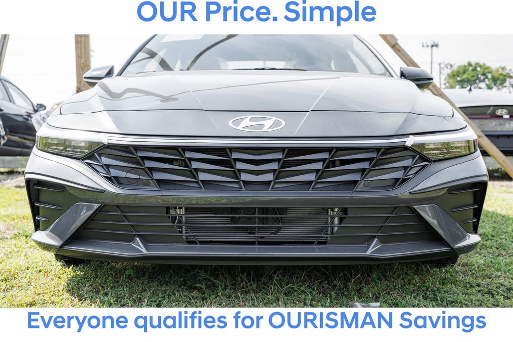 New 2025 Hyundai Elantra SEL image 2