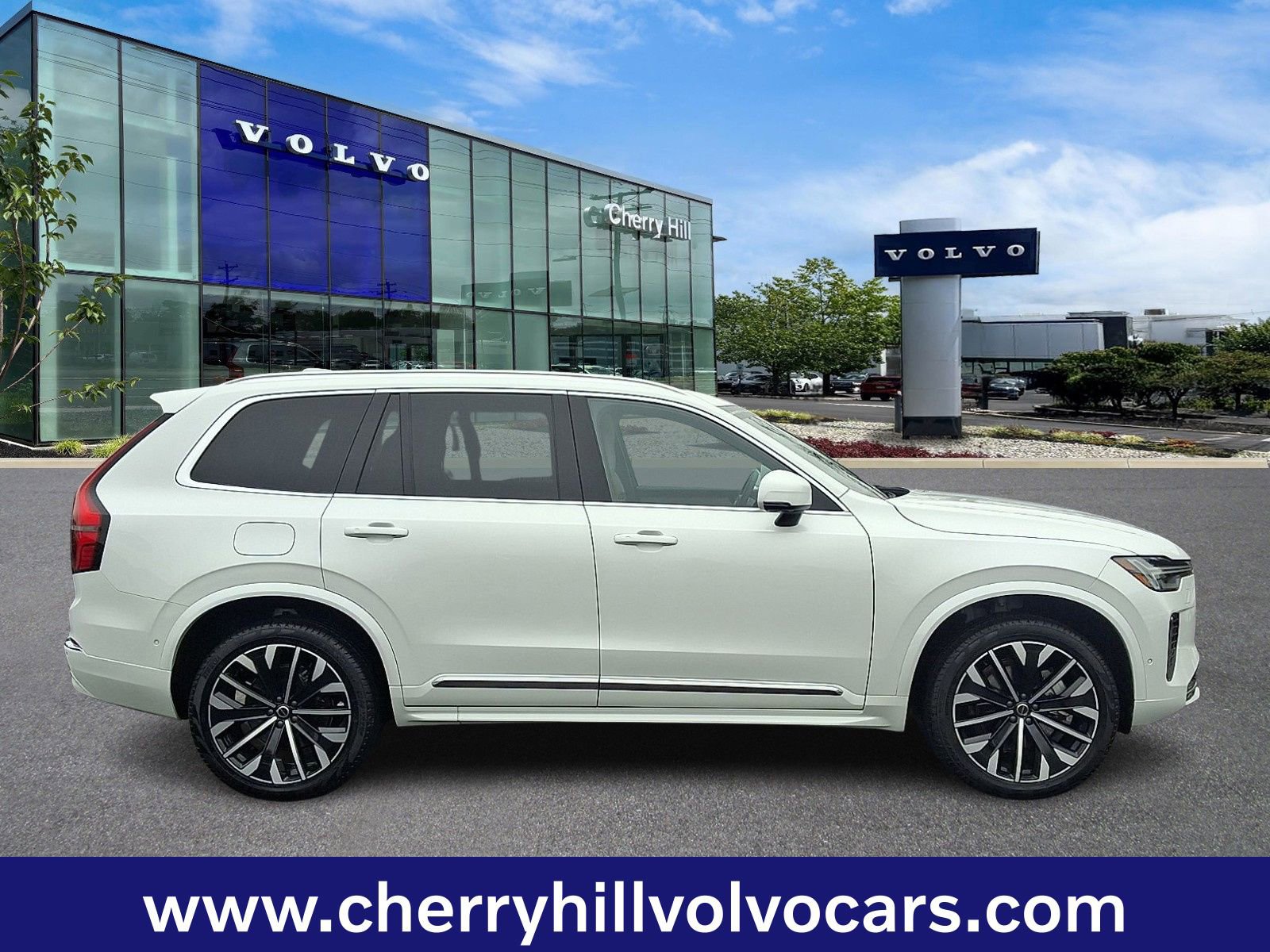 Certified 2025 Volvo XC90 B5 Plus image 8