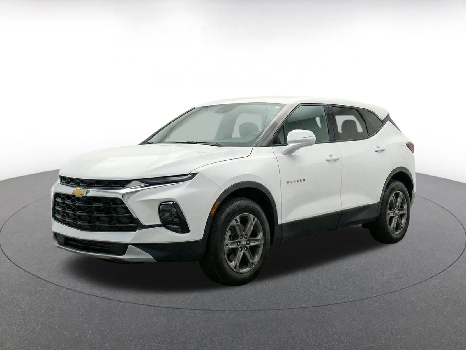 Used 2026 Chevrolet Blazer LT FWD image 3