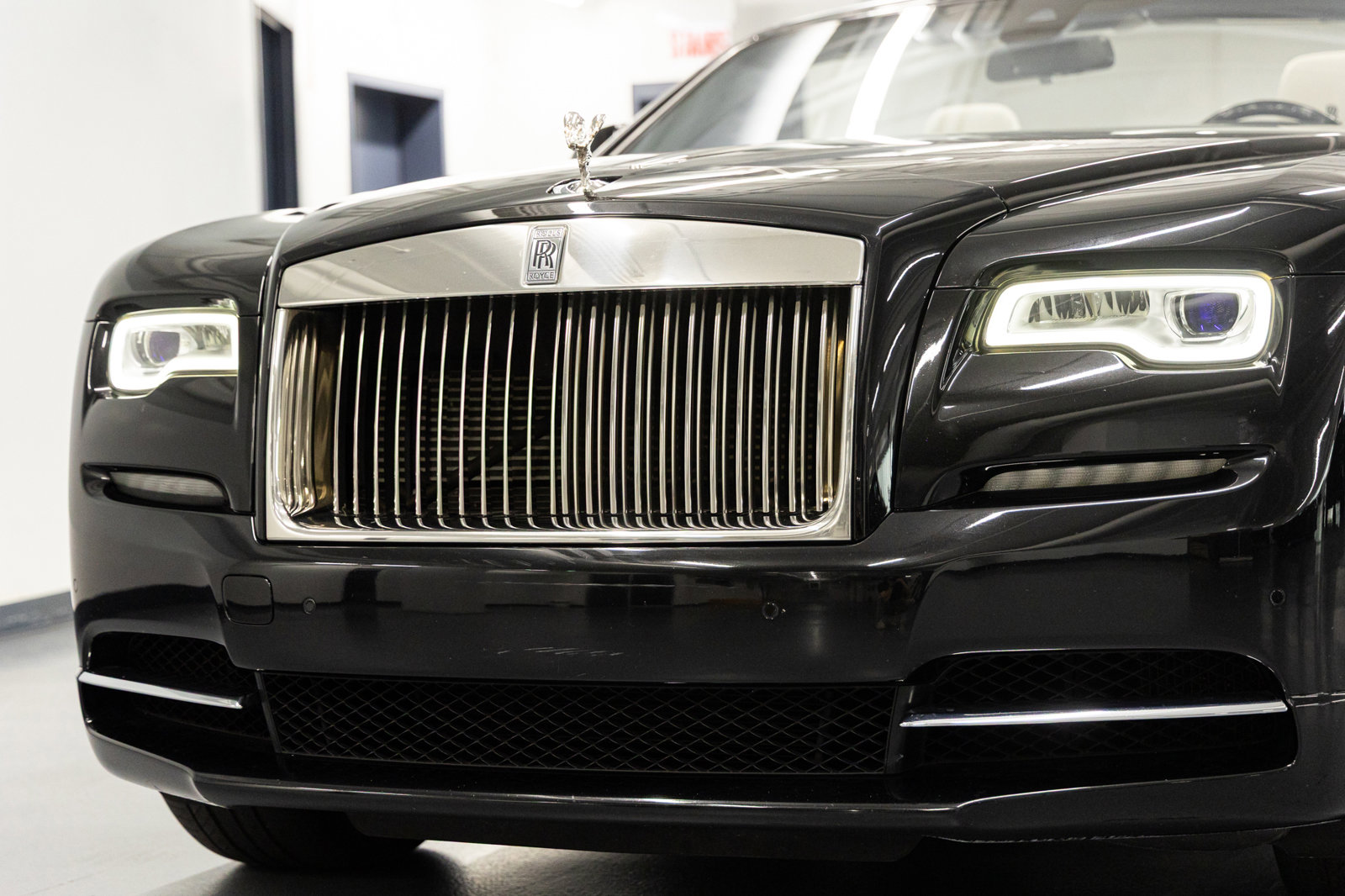 Used 2017 Rolls-Royce Dawn RWD image 16