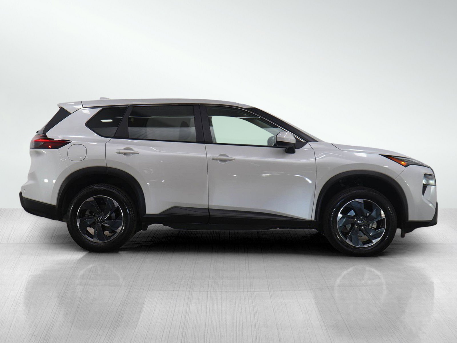 Used 2025 Nissan Rogue SV image 6