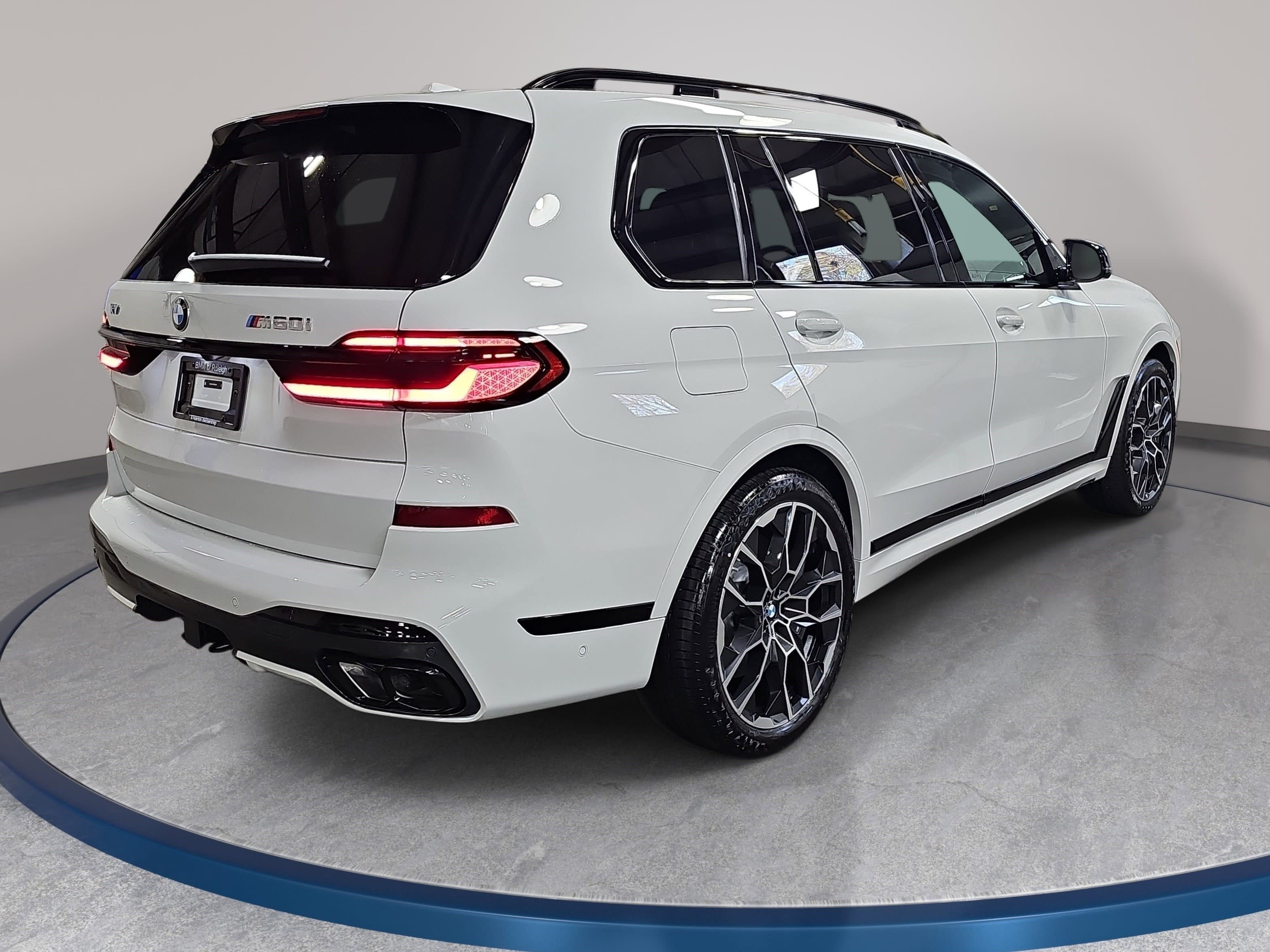 New 2026 BMW X7 M60i image 5
