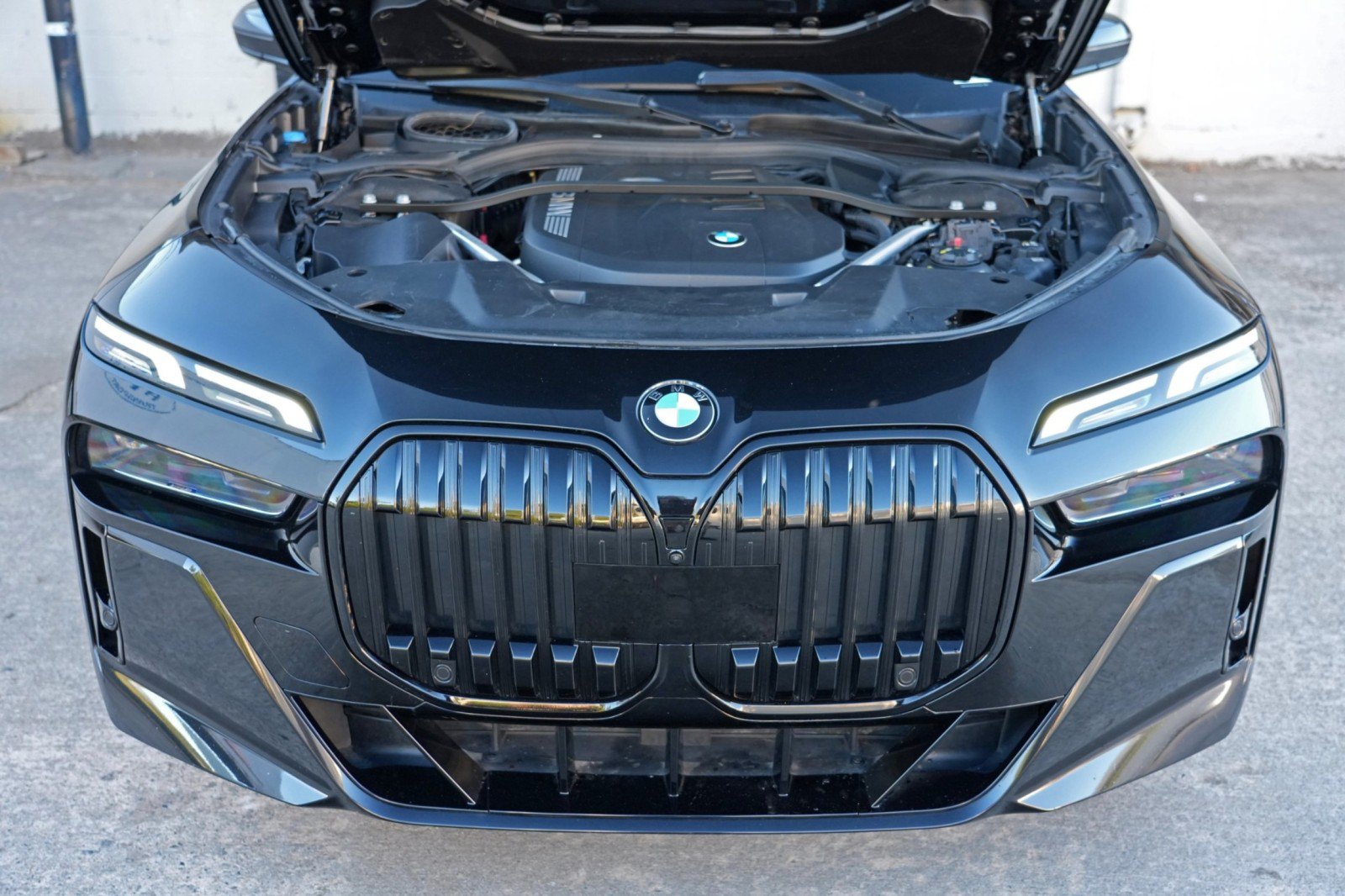 Used 2023 BMW 740i RWD image 8