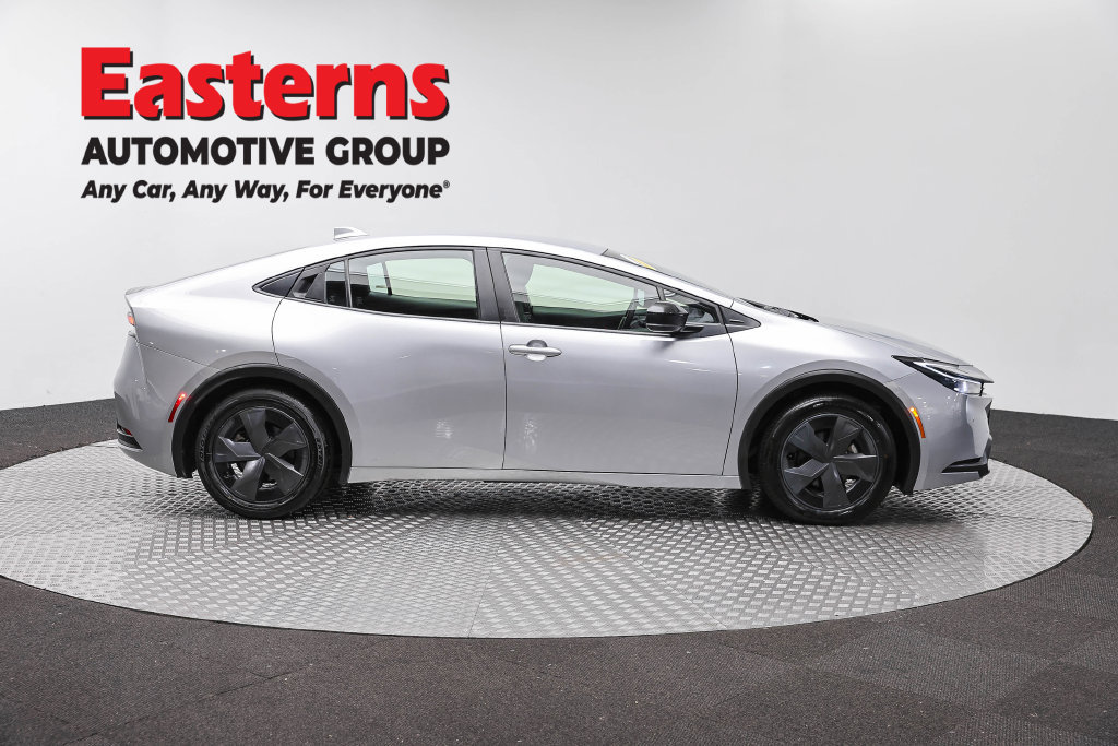 Used 2025 Toyota Prius LE FWD image 6