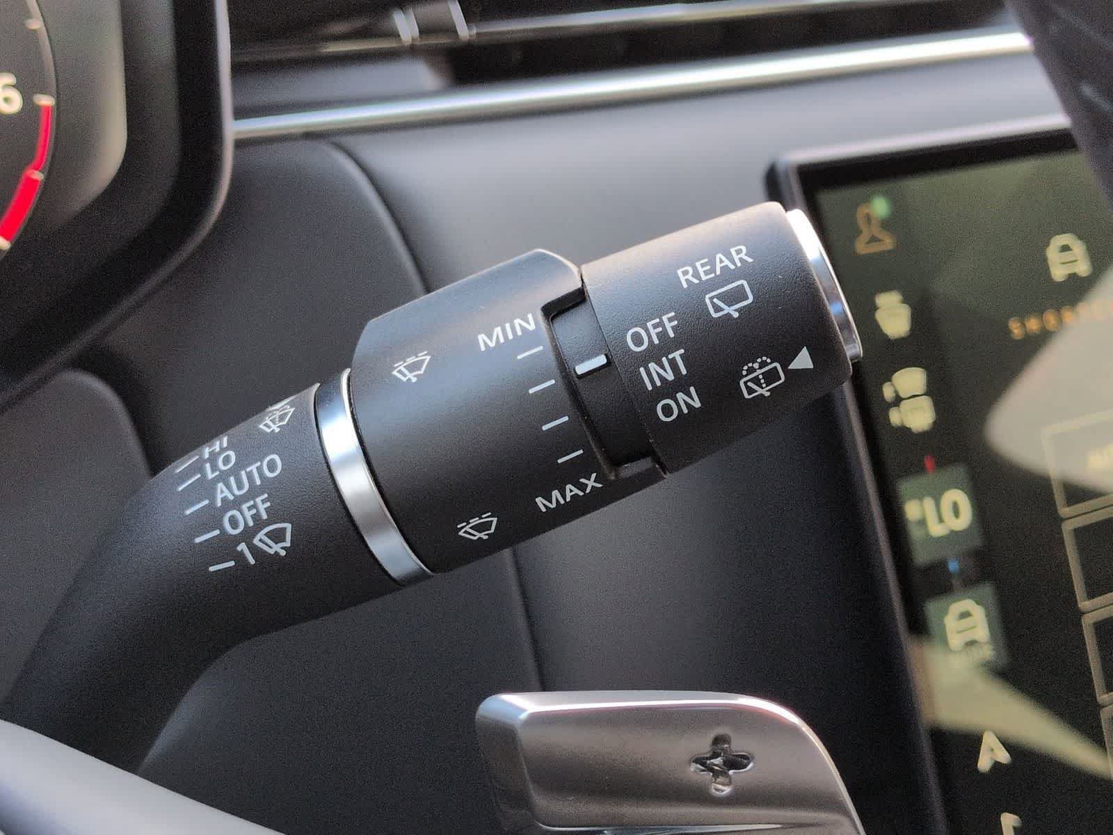 Certified 2025 Land Rover Range Rover SE AWD/4WD image 26