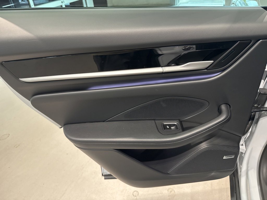 Used 2025 Porsche Macan 4 Electric image 31