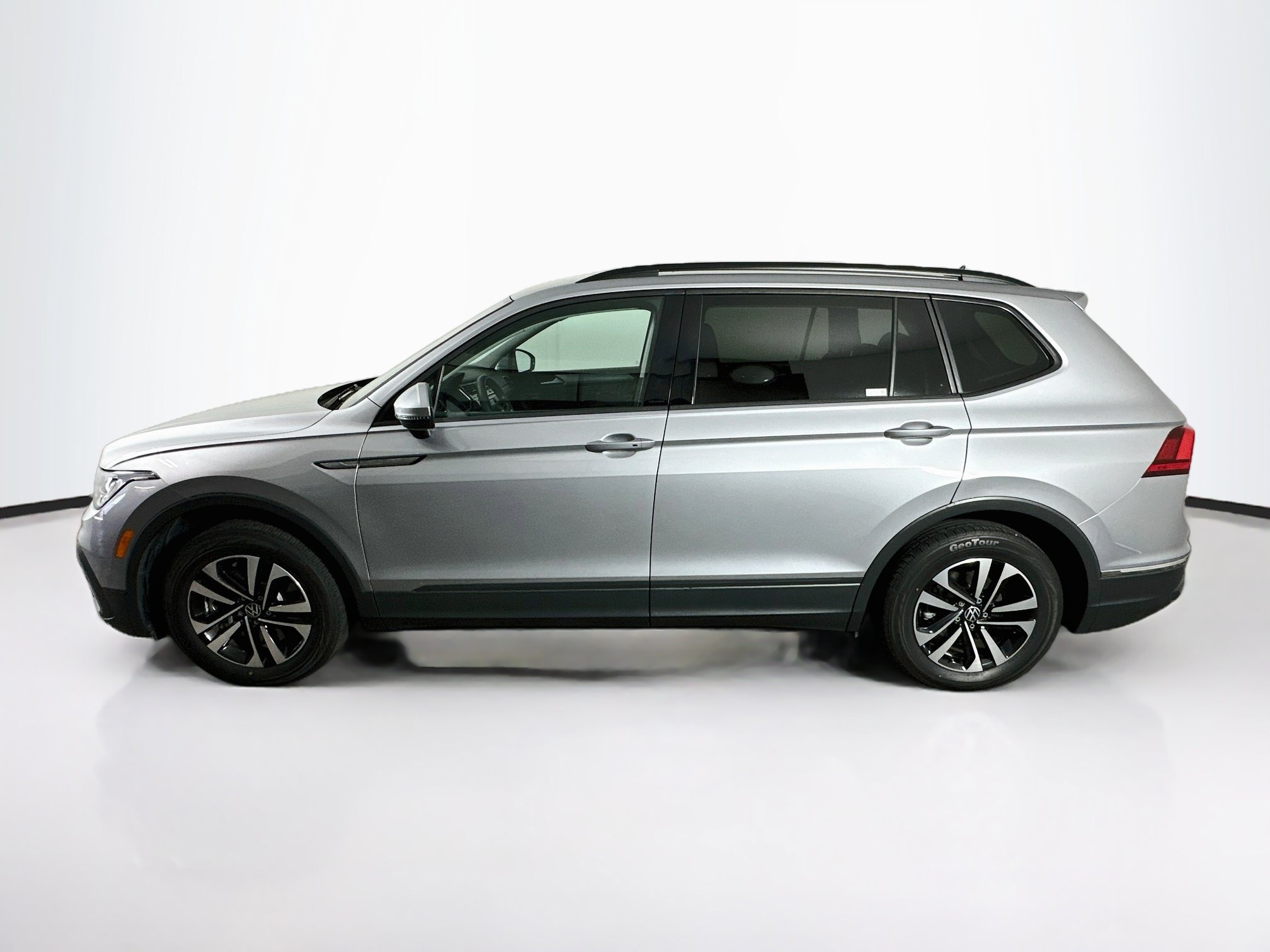 Used 2023 Volkswagen Tiguan S FWD image 4