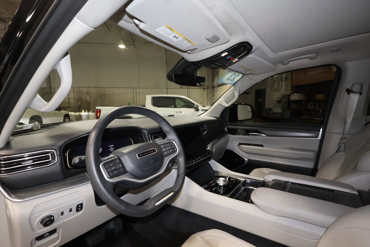 Used 2023 Jeep Wagoneer Series III w/ Premium Group I image 9