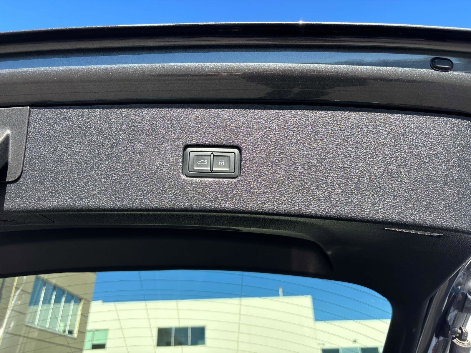 Used 2019 Audi Q8 Premium Plus w/ Premium Plus image 13