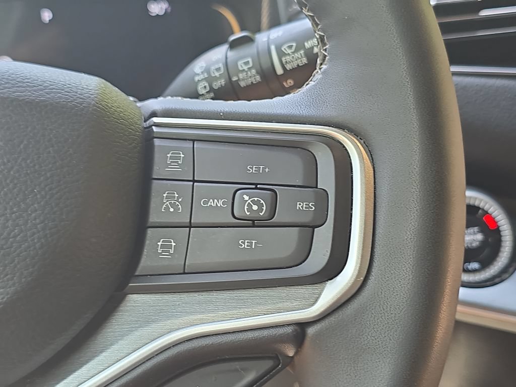 Certified 2025 Jeep Wagoneer Series II w/ 8-Passenger Seating Package AWD/4WD image 19