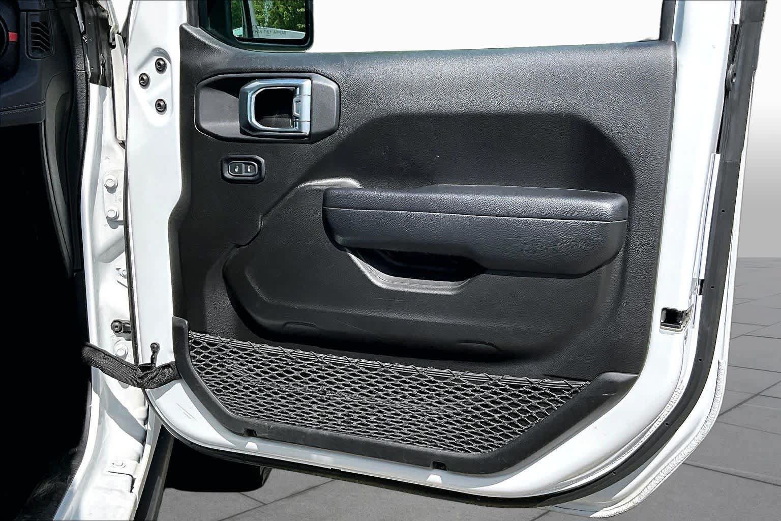 Used 2025 Jeep Wrangler Unlimited Rubicon AWD/4WD image 23