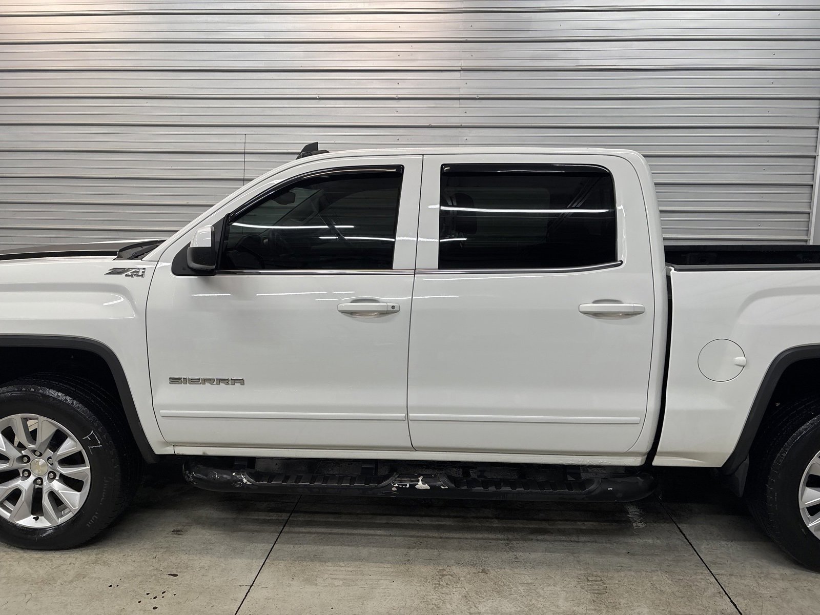Used 2015 GMC Sierra 1500 SLE w/ Carbon-22 Edition image 6