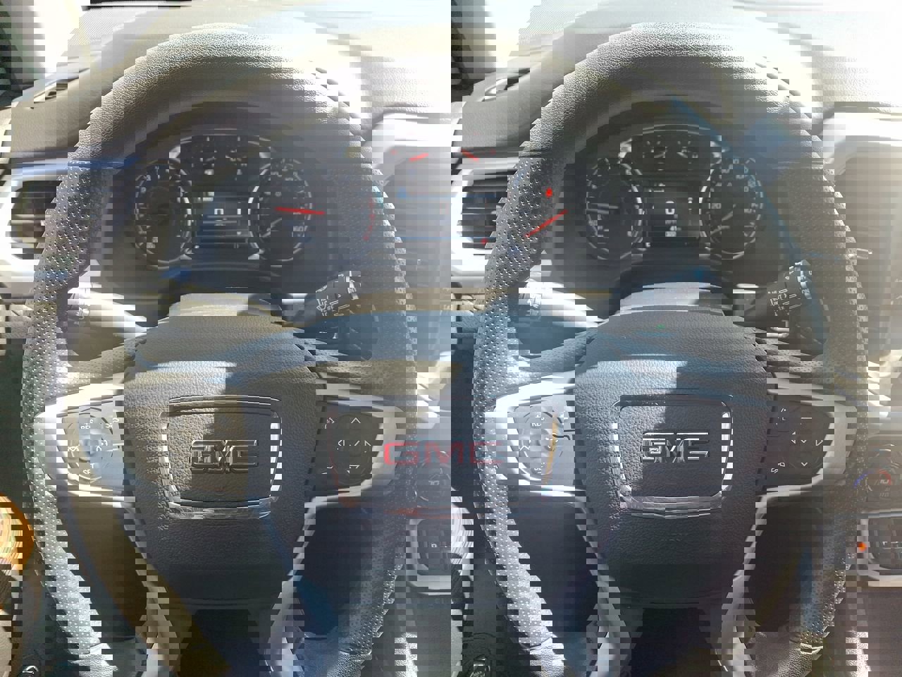 Certified 2023 GMC Acadia SLE w/ Driver Convenience Package image 16