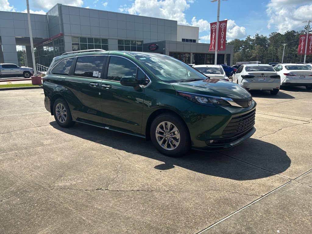 New 2026 Toyota Sienna XLE FWD image 9