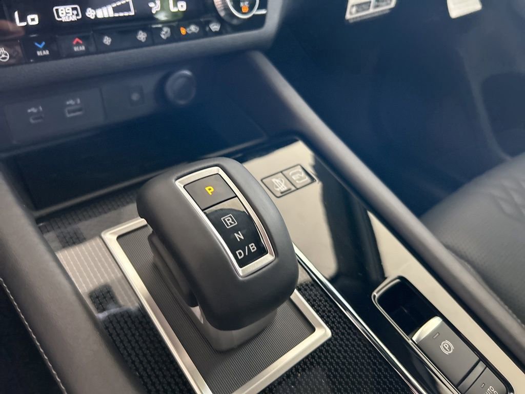 New 2025 Mitsubishi Outlander SEL Black Edition image 8