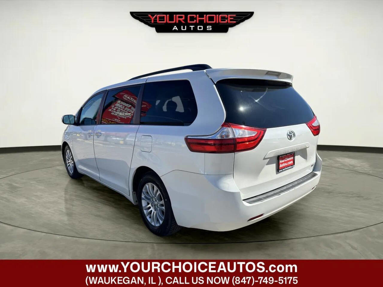 Used 2015 Toyota Sienna XLE image 3