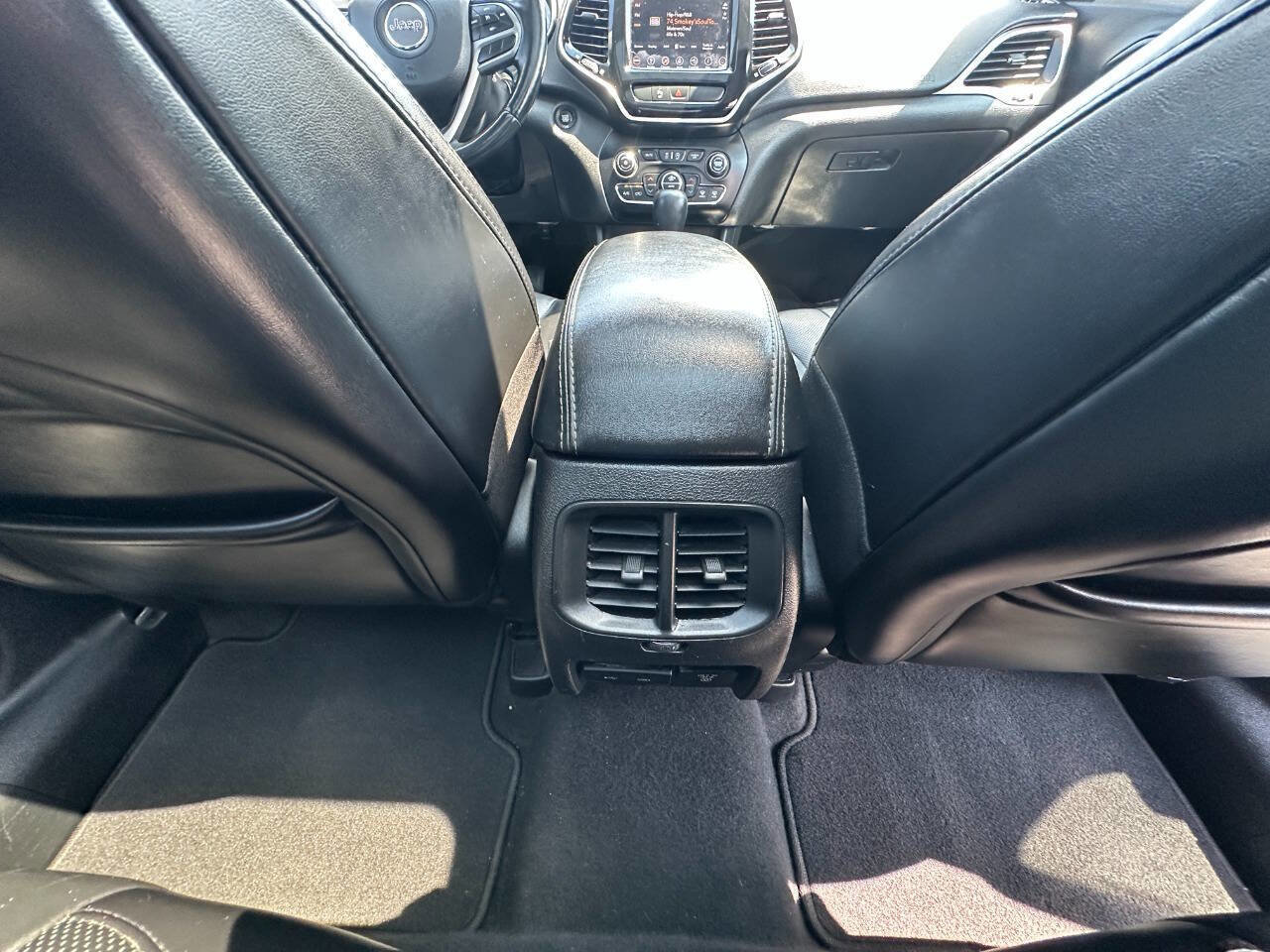 Used 2019 Jeep Cherokee Limited image 26