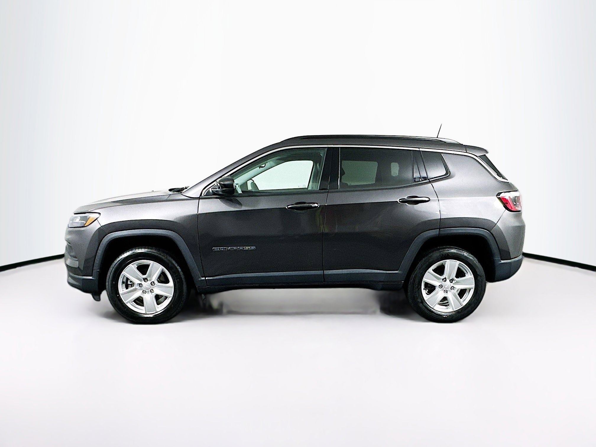 Used 2022 Jeep Compass Latitude image 4