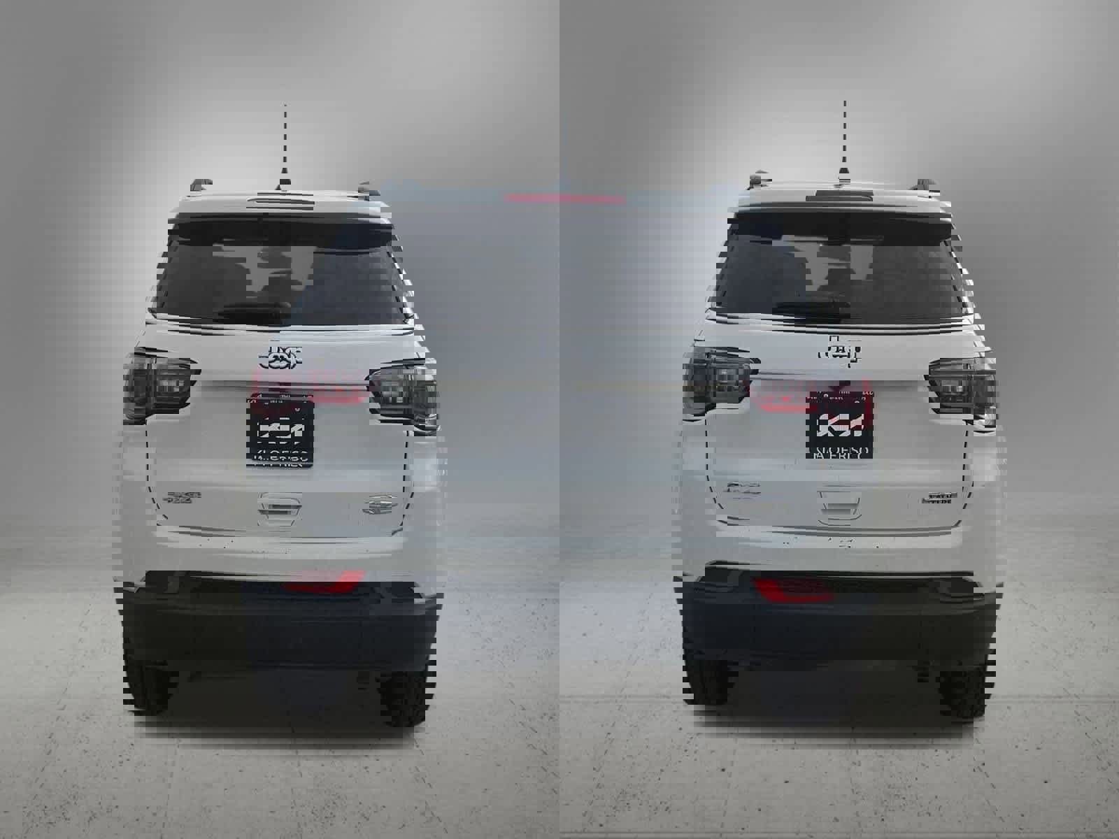 Used 2023 Jeep Compass Latitude image 5