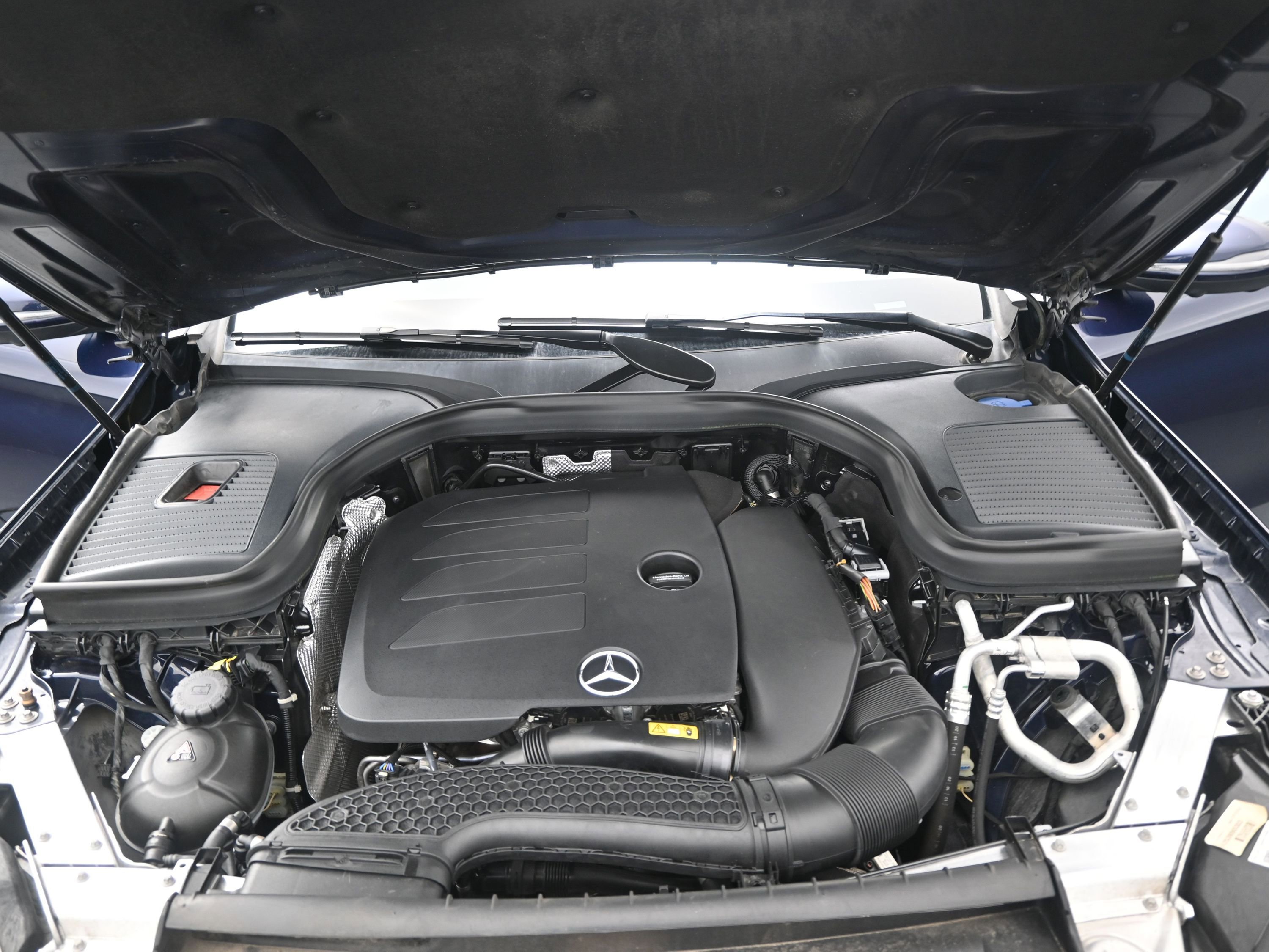 Used 2021 Mercedes-Benz GLC 300 4MATIC Coupe image 10