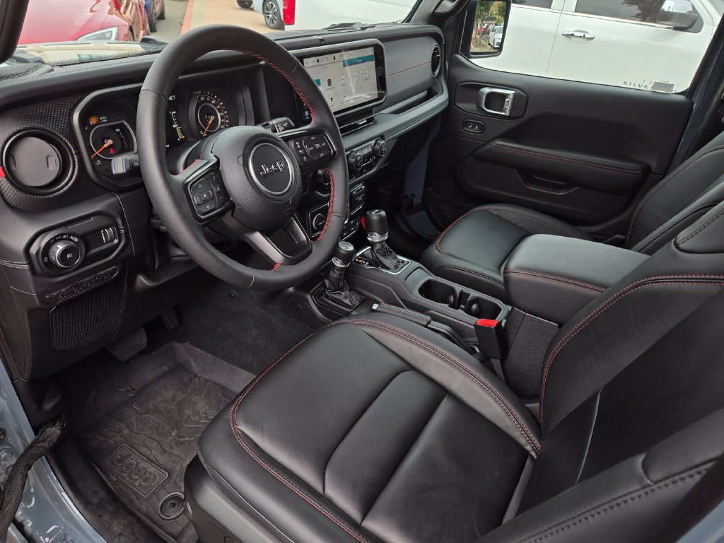 Used 2024 Jeep Wrangler Unlimited Rubicon w/ Convenience Group AWD/4WD image 12