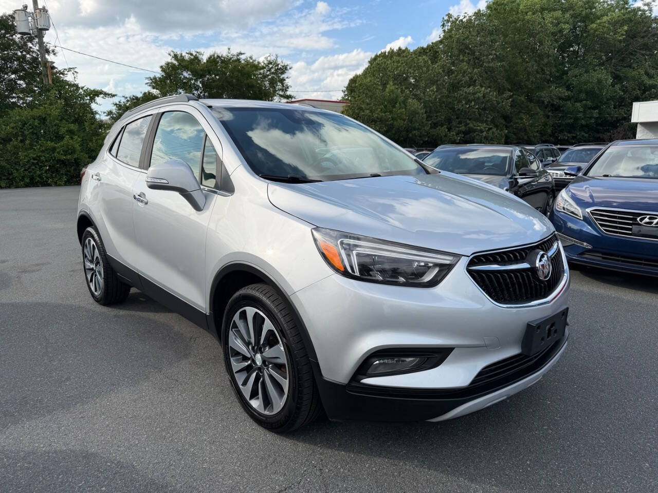 Used 2020 Buick Encore Essence FWD image 3