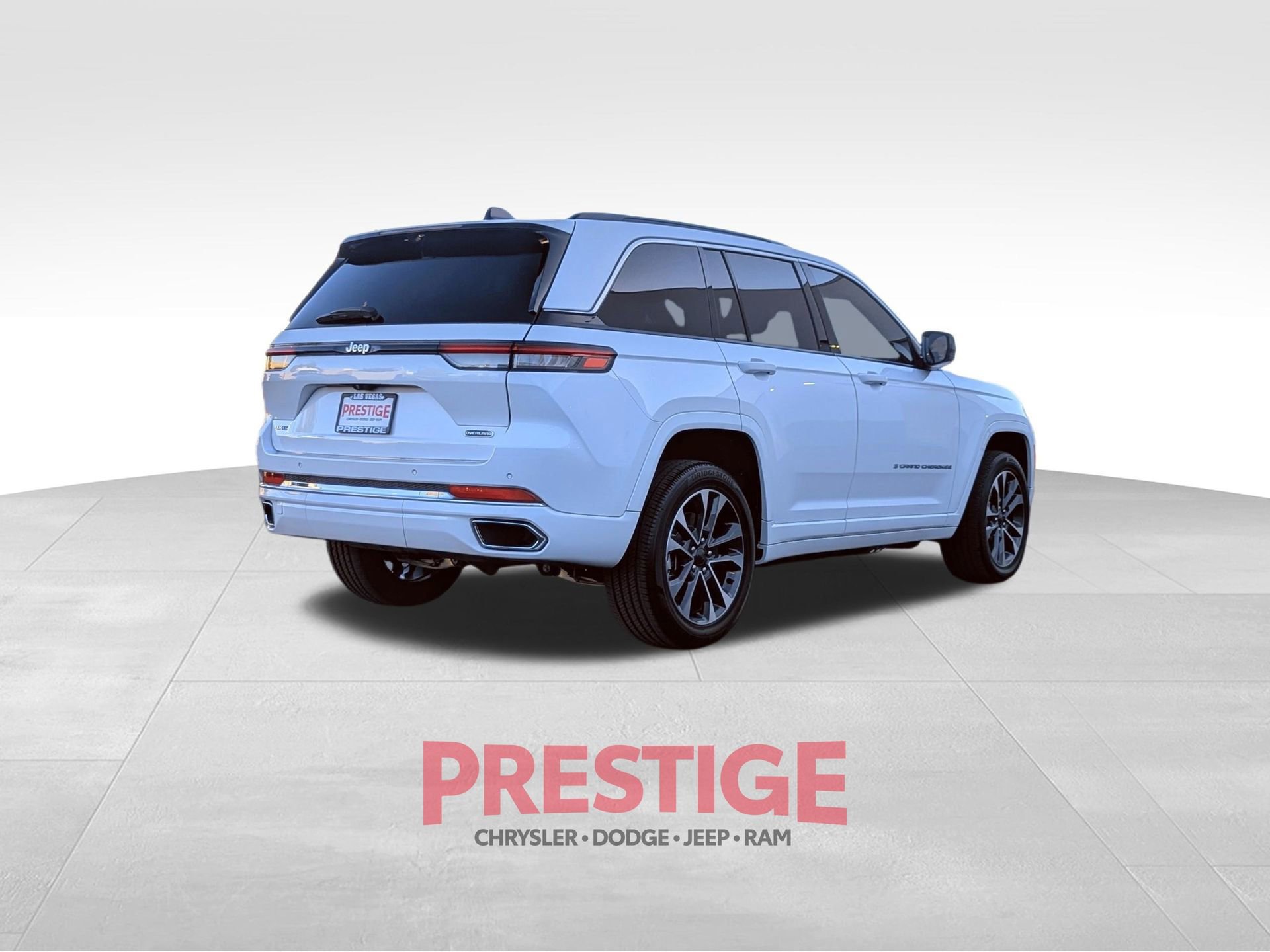 Used 2024 Jeep Grand Cherokee Overland w/ Advanced Protech Group III AWD/4WD image 9