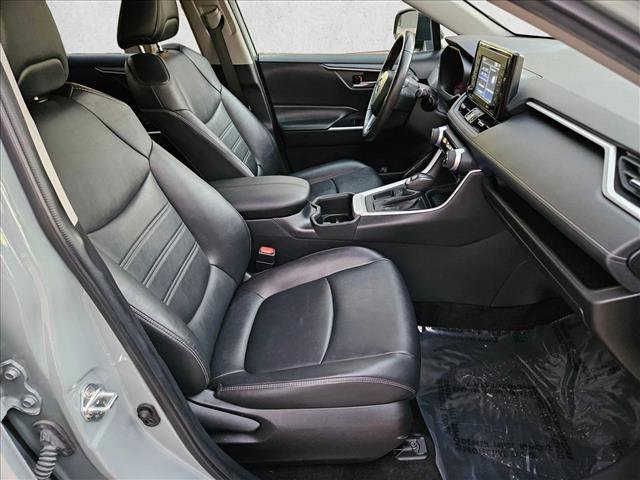 Used 2022 Toyota RAV4 XLE Premium image 20