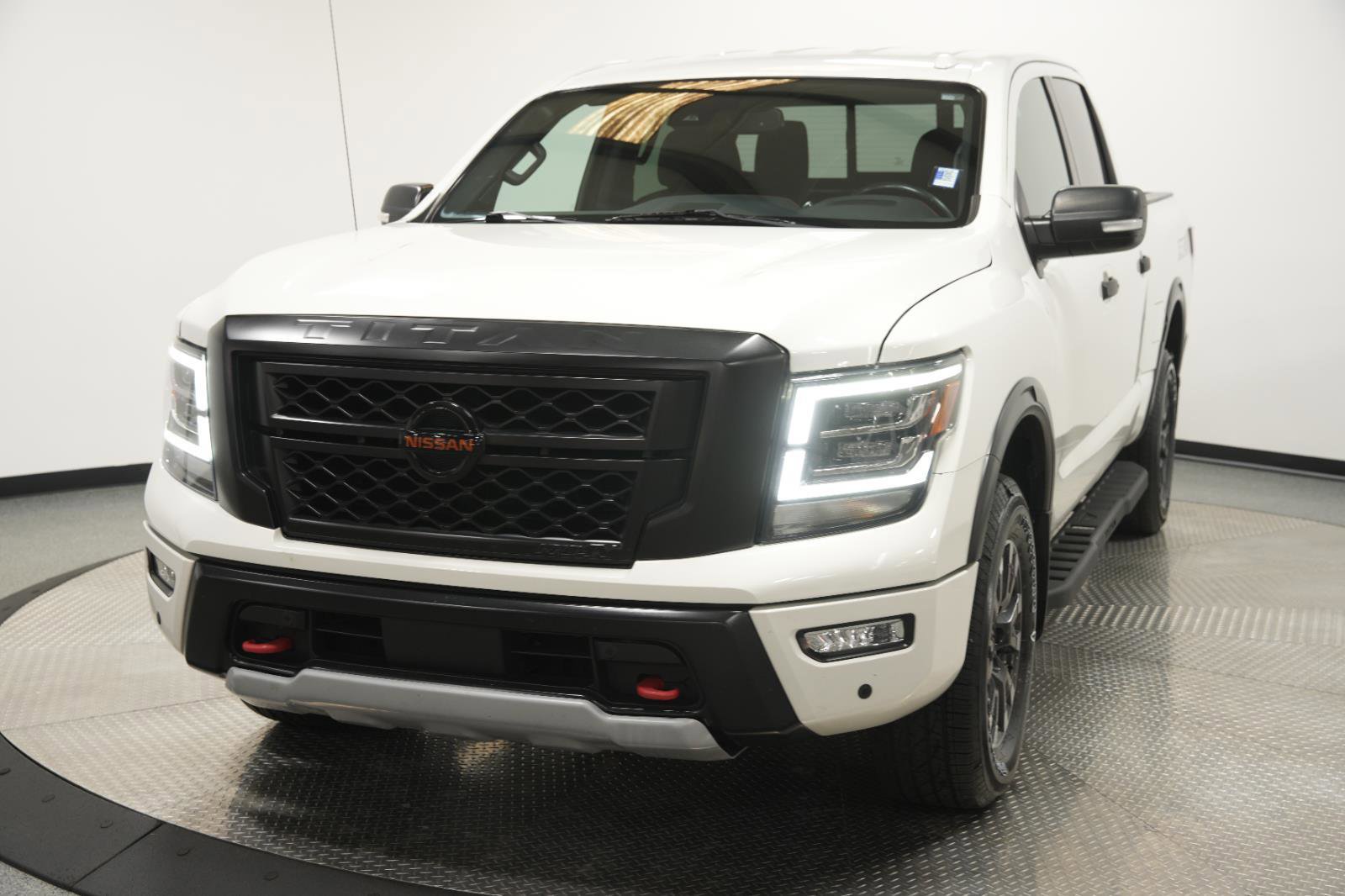Used 2020 Nissan Titan PRO-4X w/ Pro-4x Utility Package image 3
