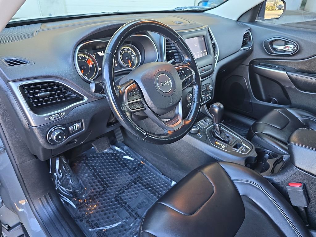 Used 2020 Jeep Cherokee Latitude Plus w/ Cold Weather Group image 11