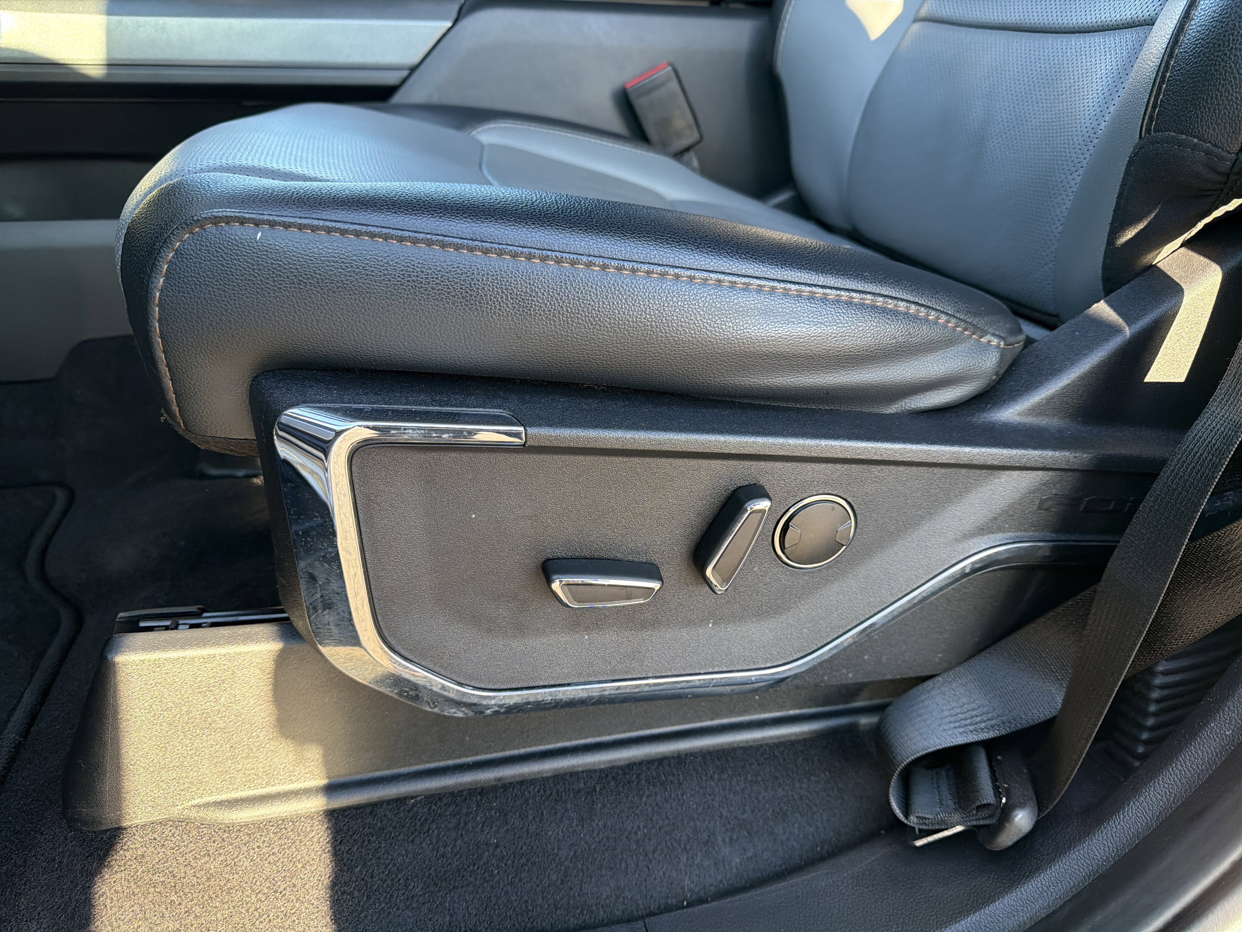 Used 2023 Ford F150 Lightning Lariat w/ Max Trailer Tow Package image 27