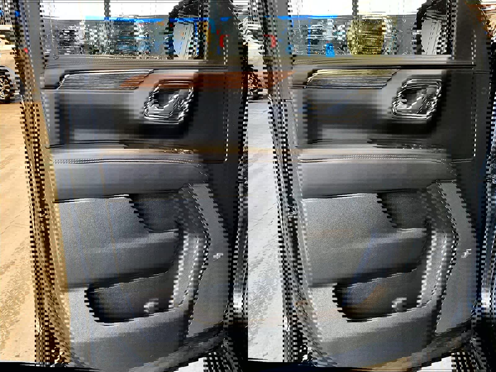 Used 2023 Chevrolet Tahoe High Country w/ Premium Package 2 image 9