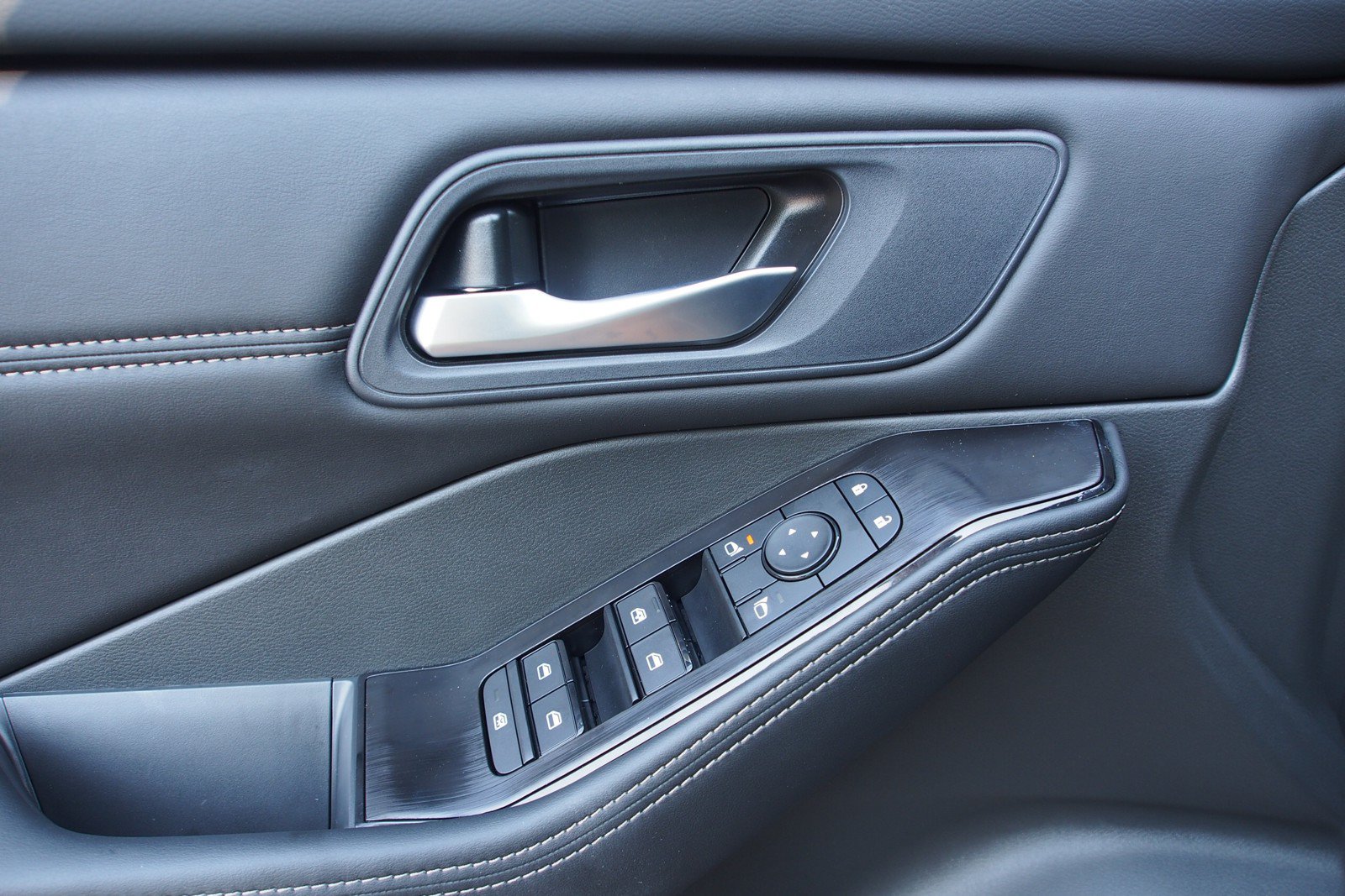 New 2026 Nissan Rogue Dark Armor FWD image 19