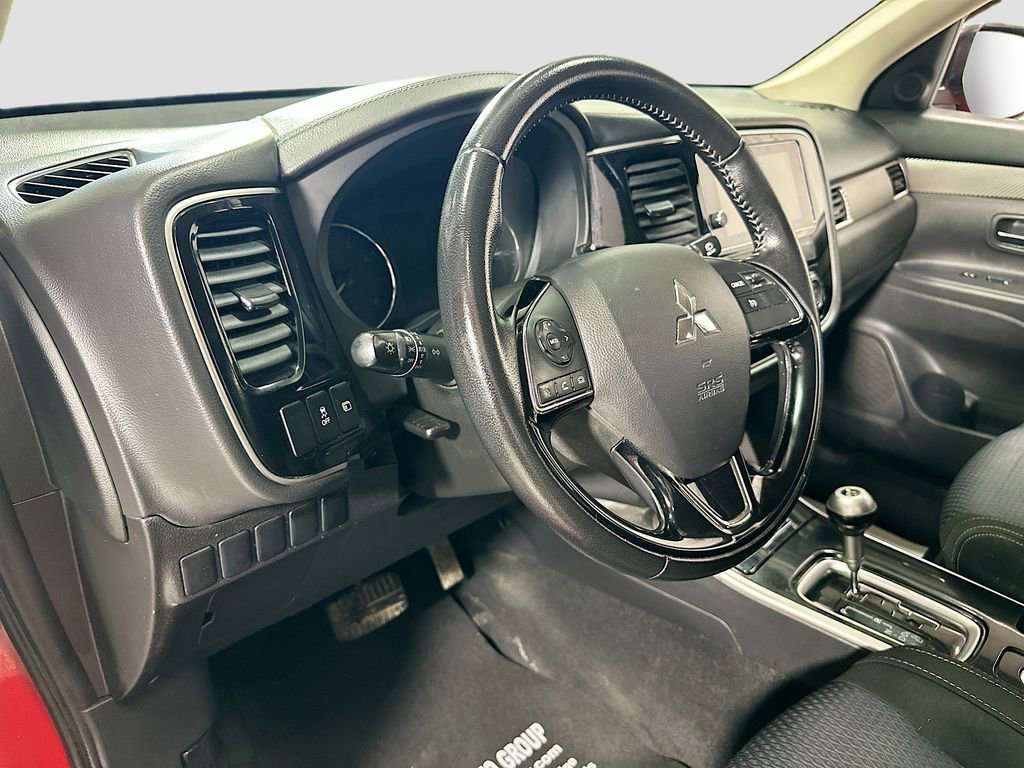 Used 2018 Mitsubishi Outlander SE image 10
