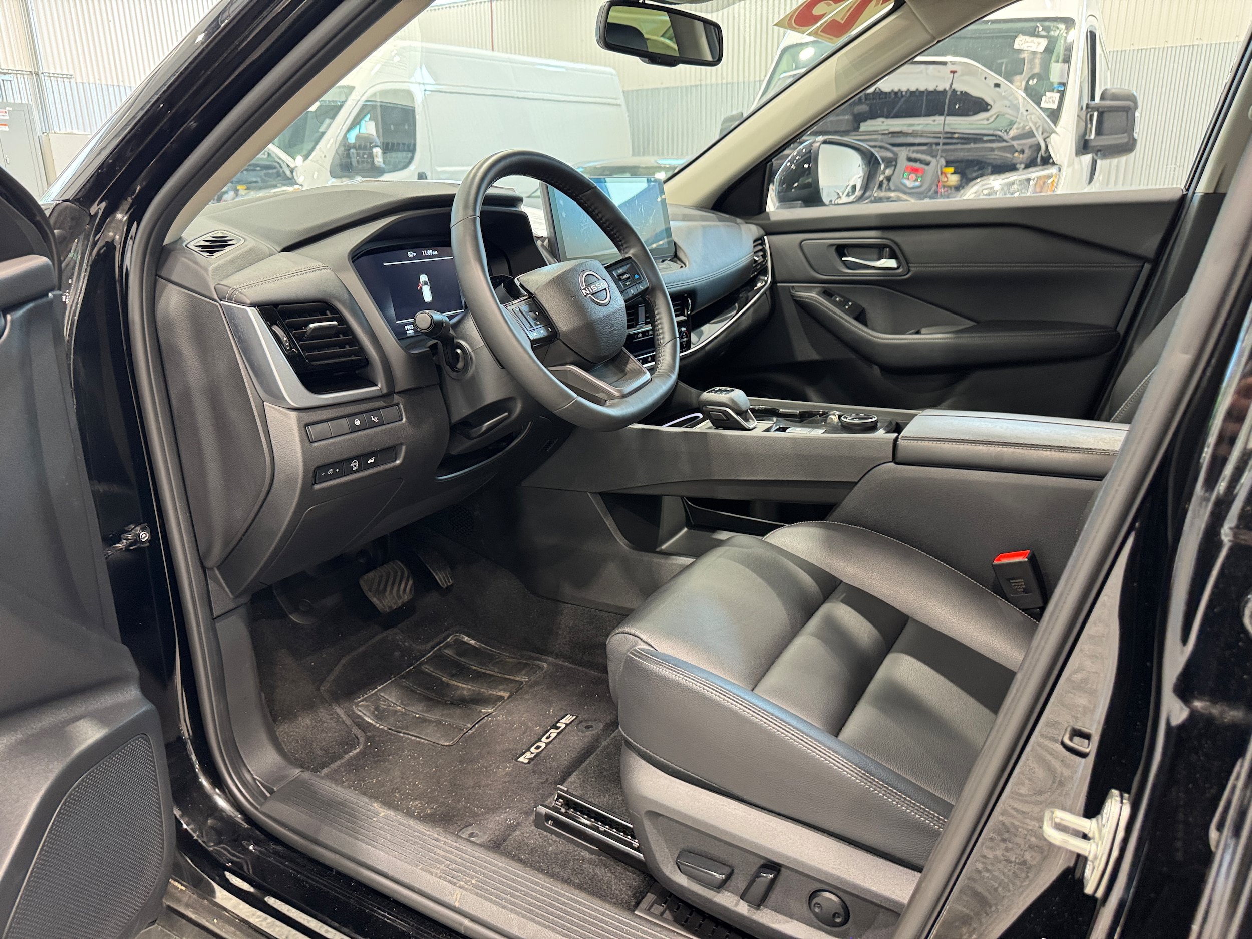 Used 2025 Nissan Rogue SL w/ Tech Package AWD/4WD image 14