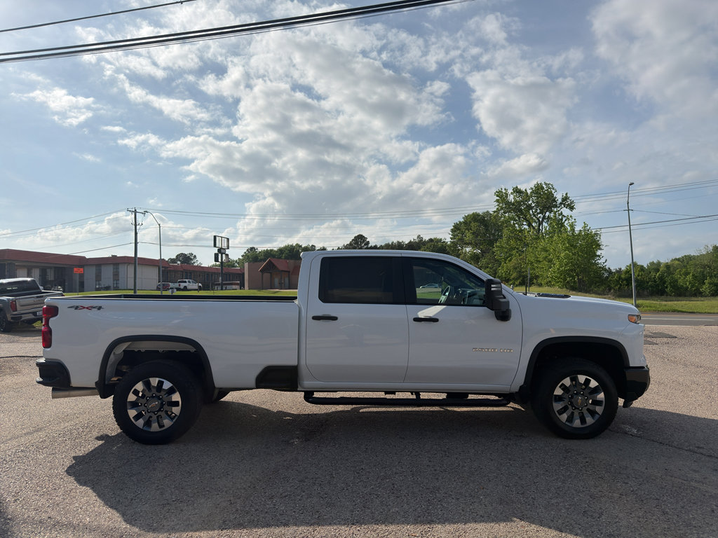 Used 2025 Chevrolet Silverado 2500 Custom w/ Custom Value Package AWD/4WD image 11