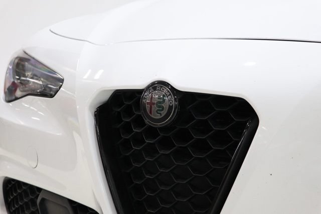 Used 2019 Alfa Romeo Giulia AWD w/ Cold Weather Package image 10