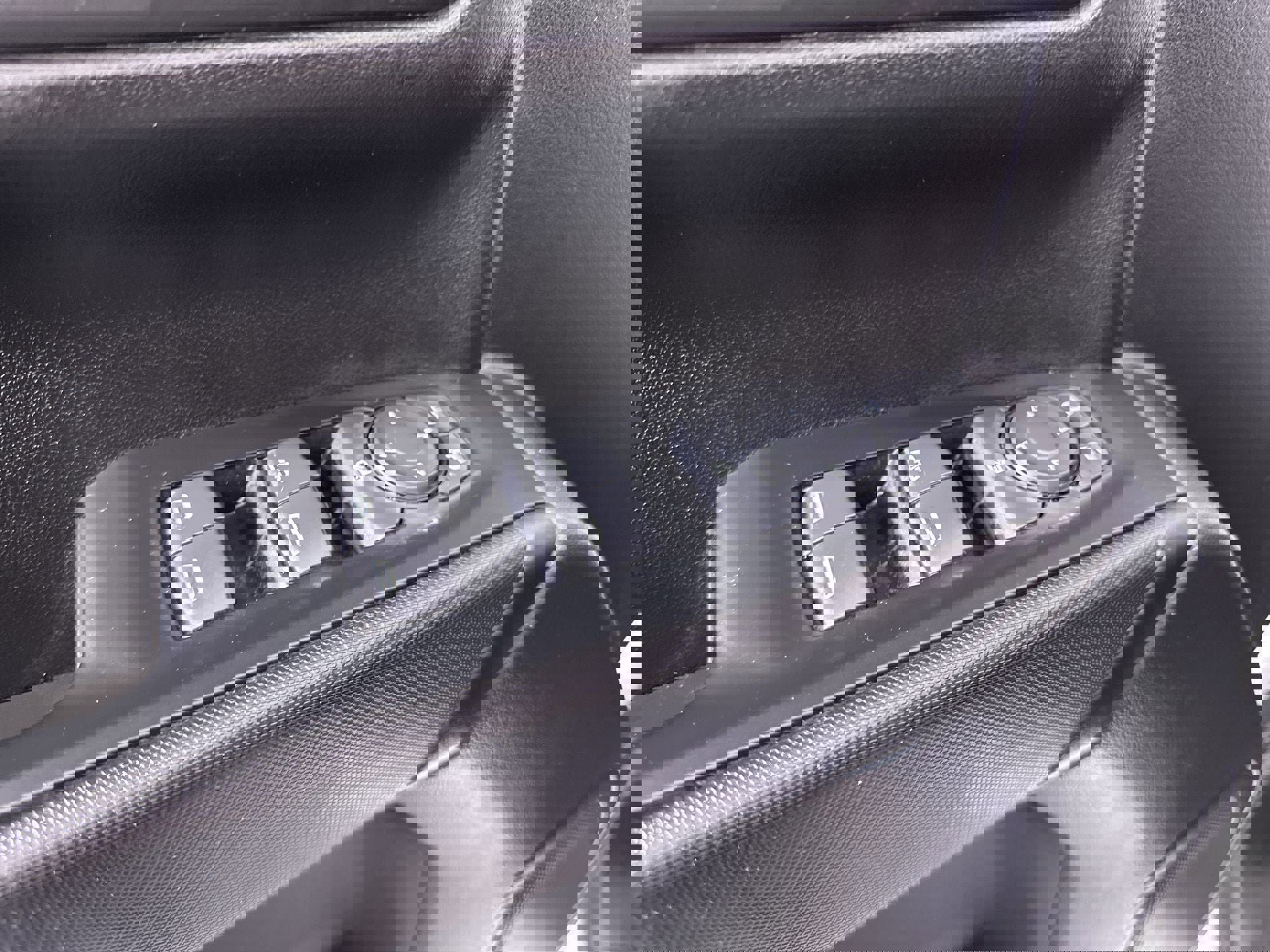 Used 2023 Chevrolet Silverado 1500 Custom image 60