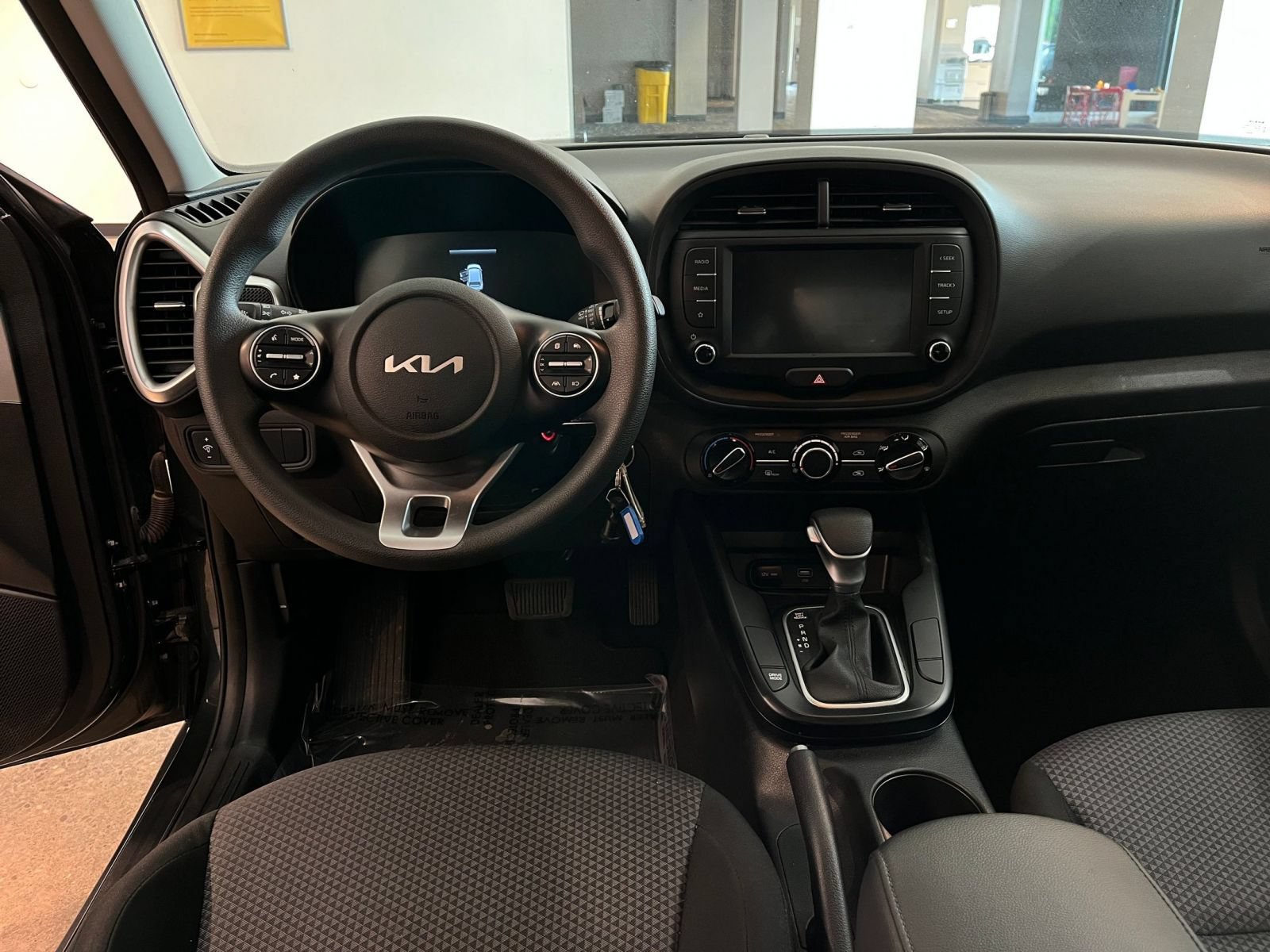 Used 2025 Kia Soul LX w/ LX Technology Package FWD image 33