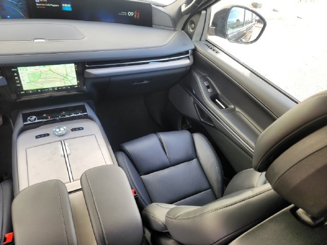 New 2026 Lincoln Navigator L Reserve w/ Jet Appearance Package AWD/4WD image 12