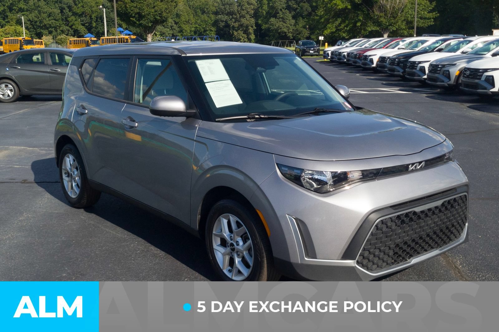 Used 2025 Kia Soul LX w/ LX Technology Package FWD image 3
