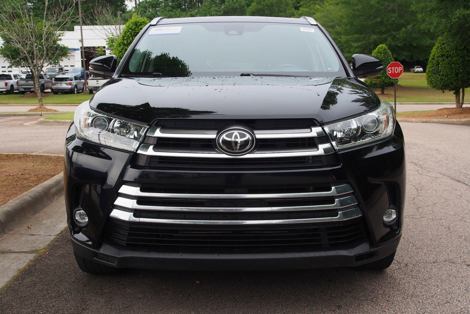Used 2019 Toyota Highlander Limited FWD image 2