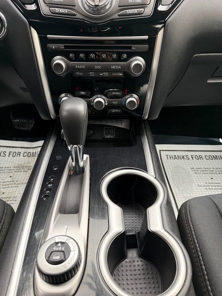 Used 2020 Nissan Pathfinder S image 17